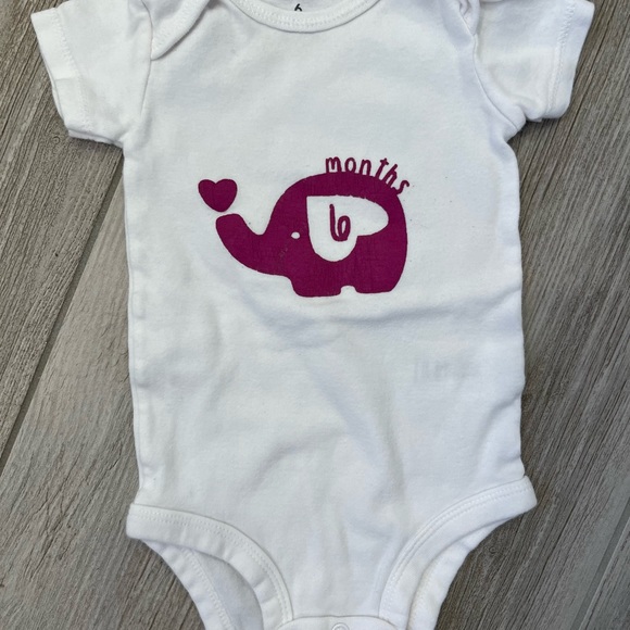 Baby elephant milestone onesies hand painted months 1-9 - Picture 8 of 13